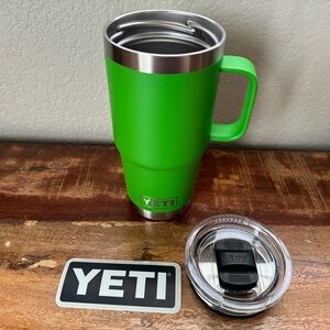 RAMBLER® 20 OZ TRAVEL MUG  WITH STRONGHOLD™ LID